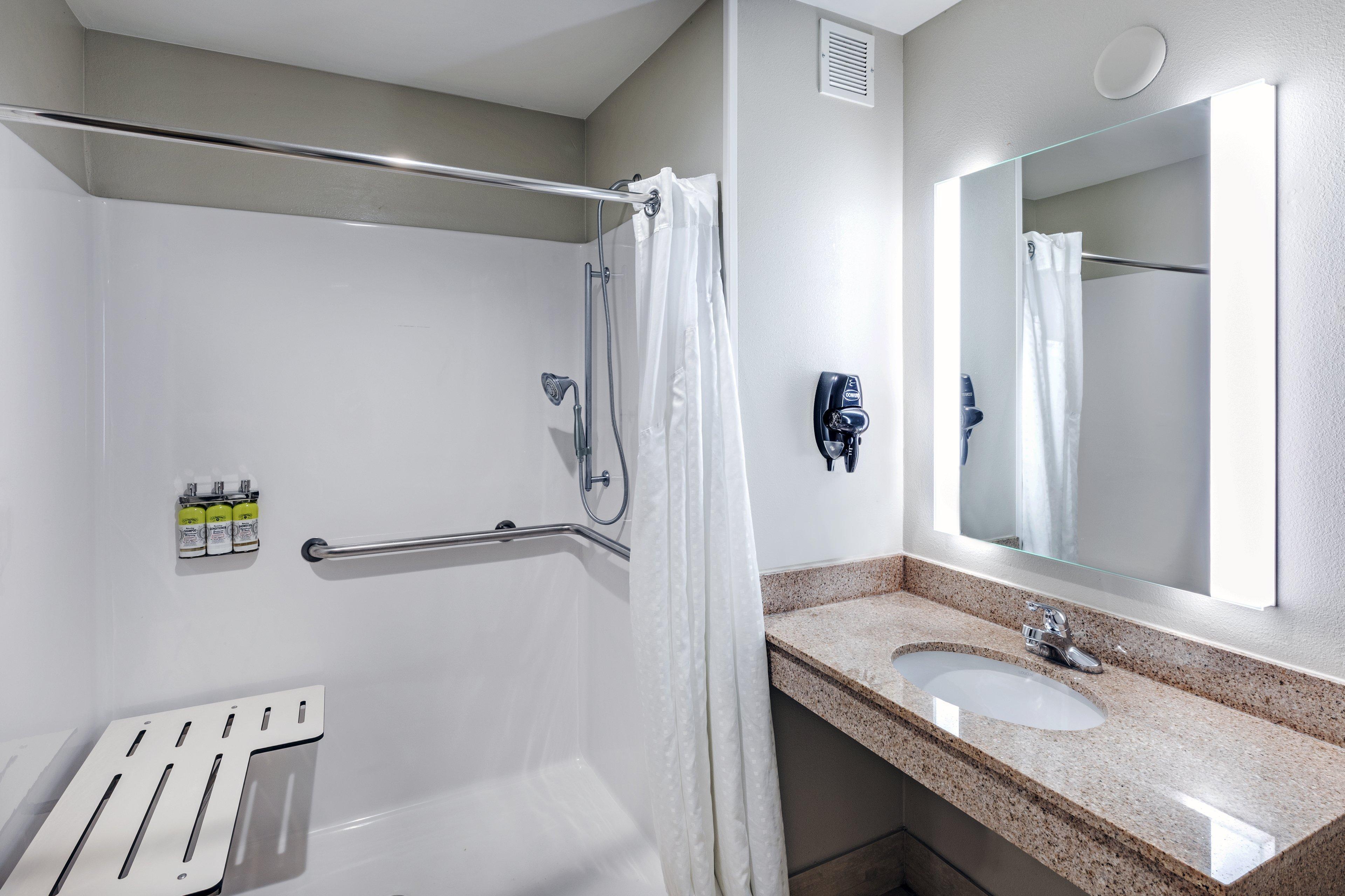 Holiday Inn Express And Suites Pryor By Ihg Lusta Exterior photo