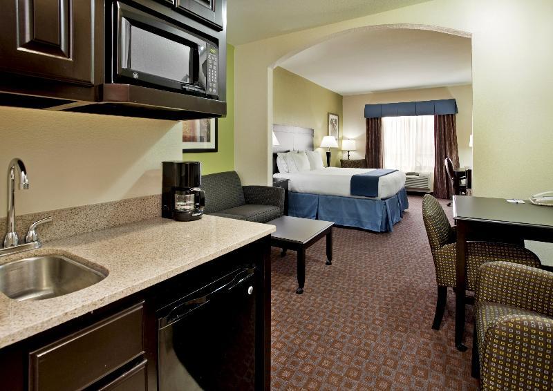 Holiday Inn Express And Suites Pryor By Ihg Lusta Exterior photo